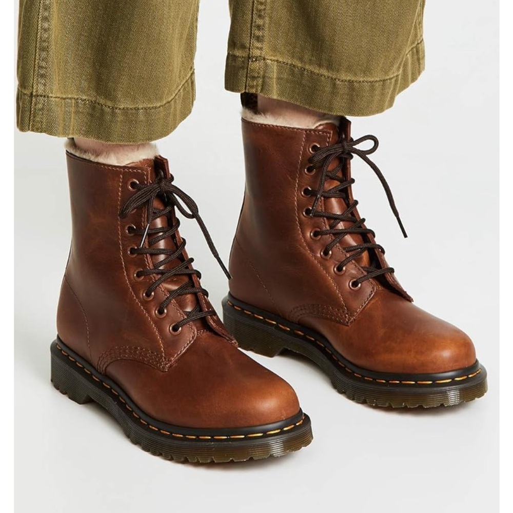 Dr. Martens womens 1460 Serena